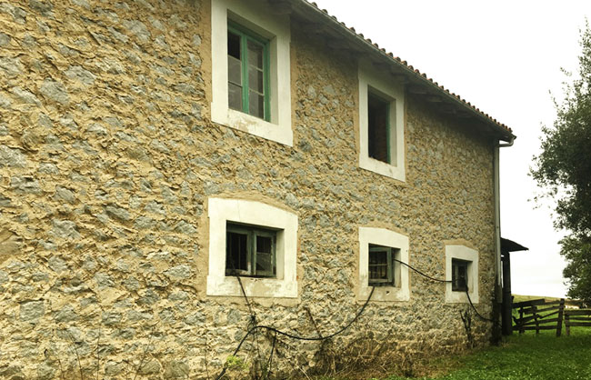 Rehabilitacin y cambio de uso de casa en Entrambasaguas (Cantabria)